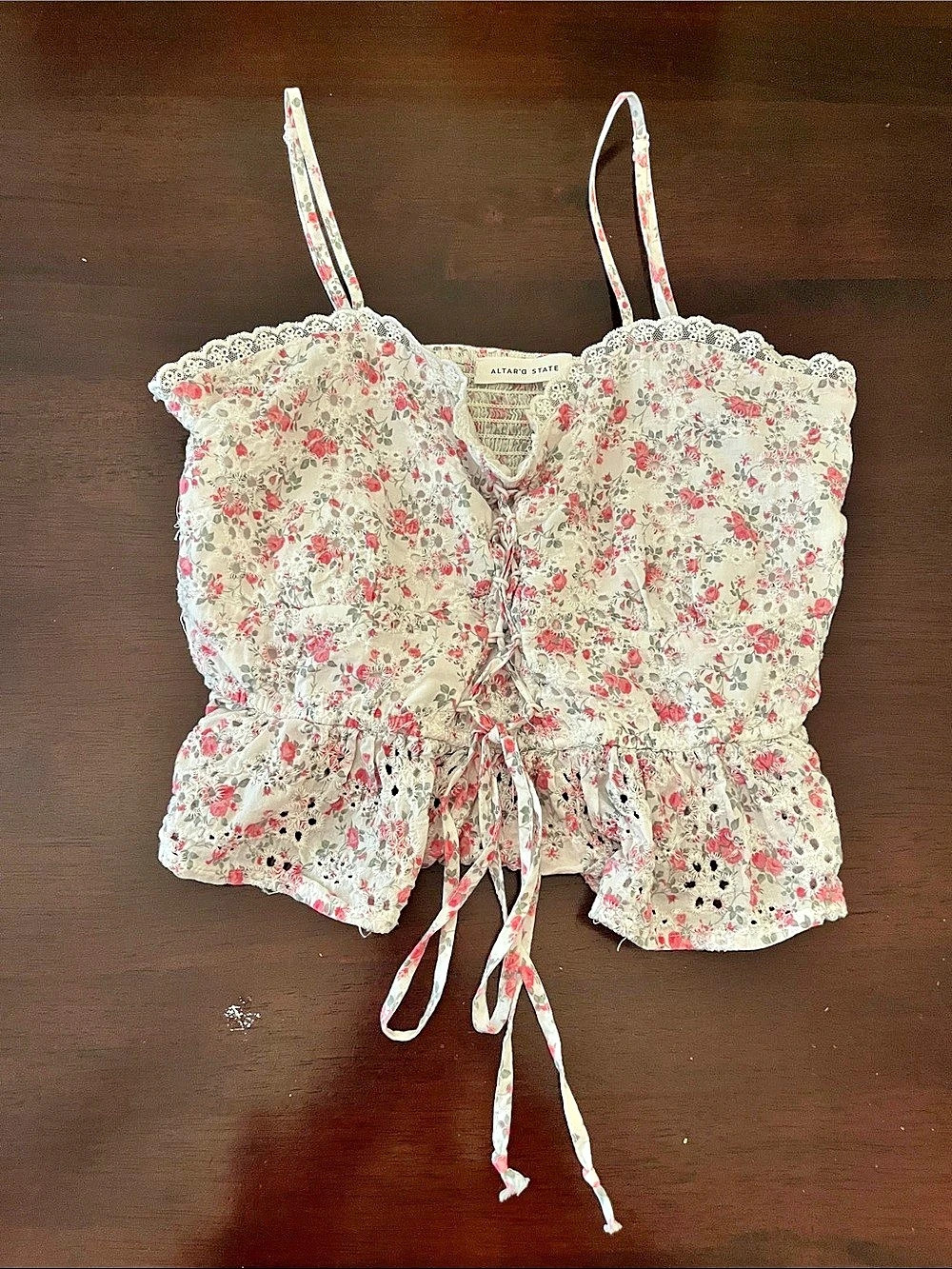 Altar'd State vintage Floral Lace-Up Crop Top in Pink & White size s